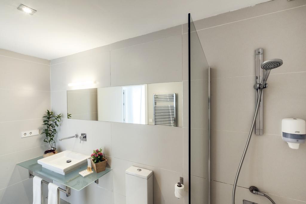 Appartement Singular Relator *